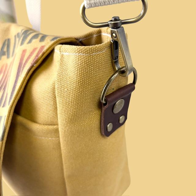 マスタード帆布の猫boxerデカロゴフラップショルダーバッグ | 10枚目