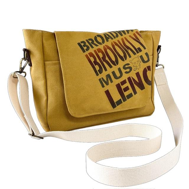 マスタード帆布の猫boxerデカロゴフラップショルダーバッグ | 3枚目