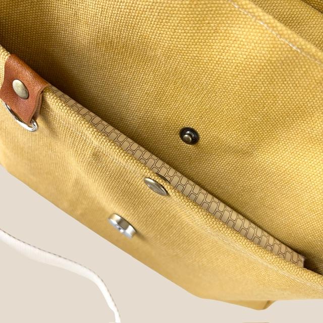 マスタード帆布の猫boxerデカロゴフラップショルダーバッグ | 4枚目