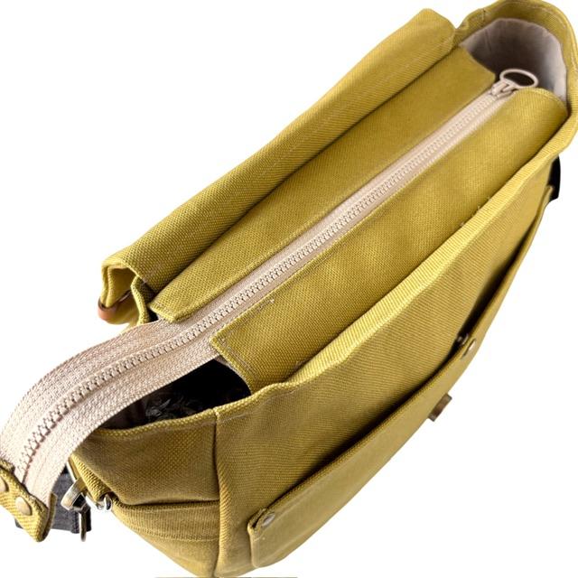 マスタード帆布の猫boxerスタンプフラップバッグ | 10枚目