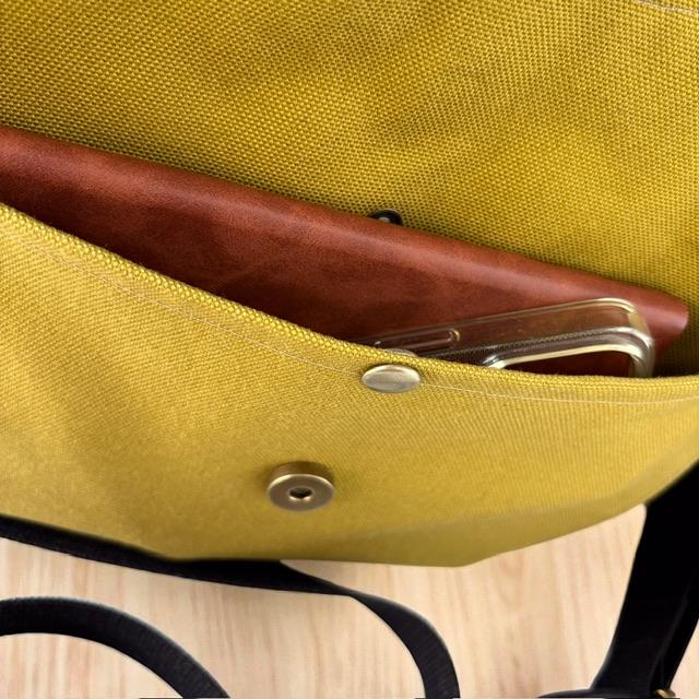 マスタード帆布の猫boxerスタンプフラップバッグ | 5枚目