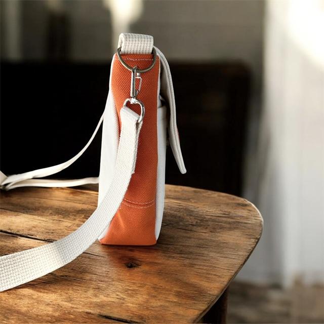 オレンジ＋生成り帆布のフラップポシェット | 8枚目